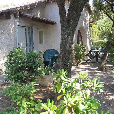 Le Petit Manoir Logis Hotell Les Angles  Exteriör bild