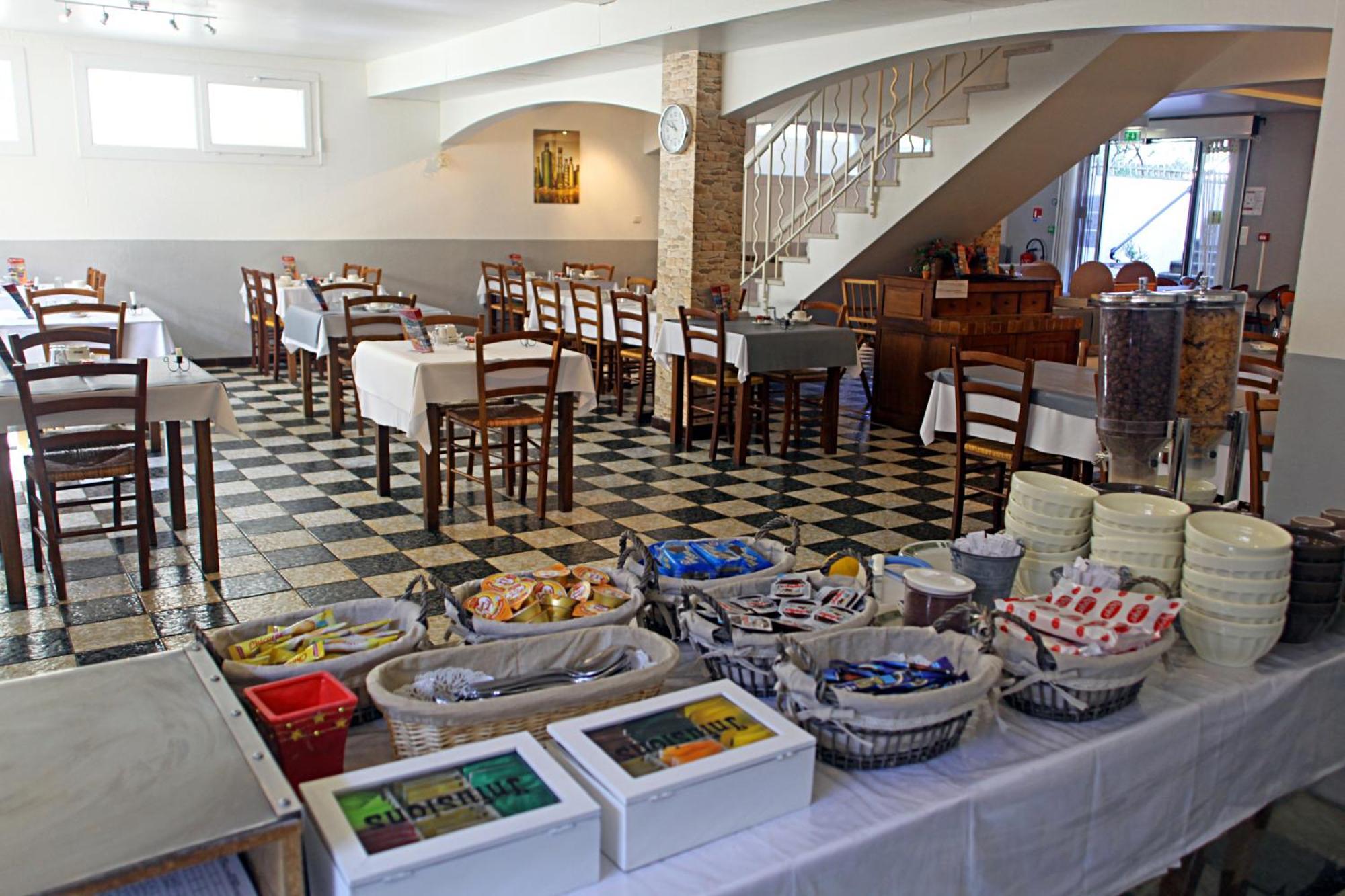Le Petit Manoir Logis Hotell Les Angles  Exteriör bild