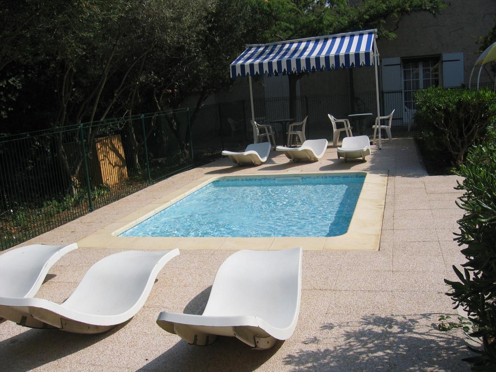 Le Petit Manoir Logis Hotell Les Angles  Exteriör bild