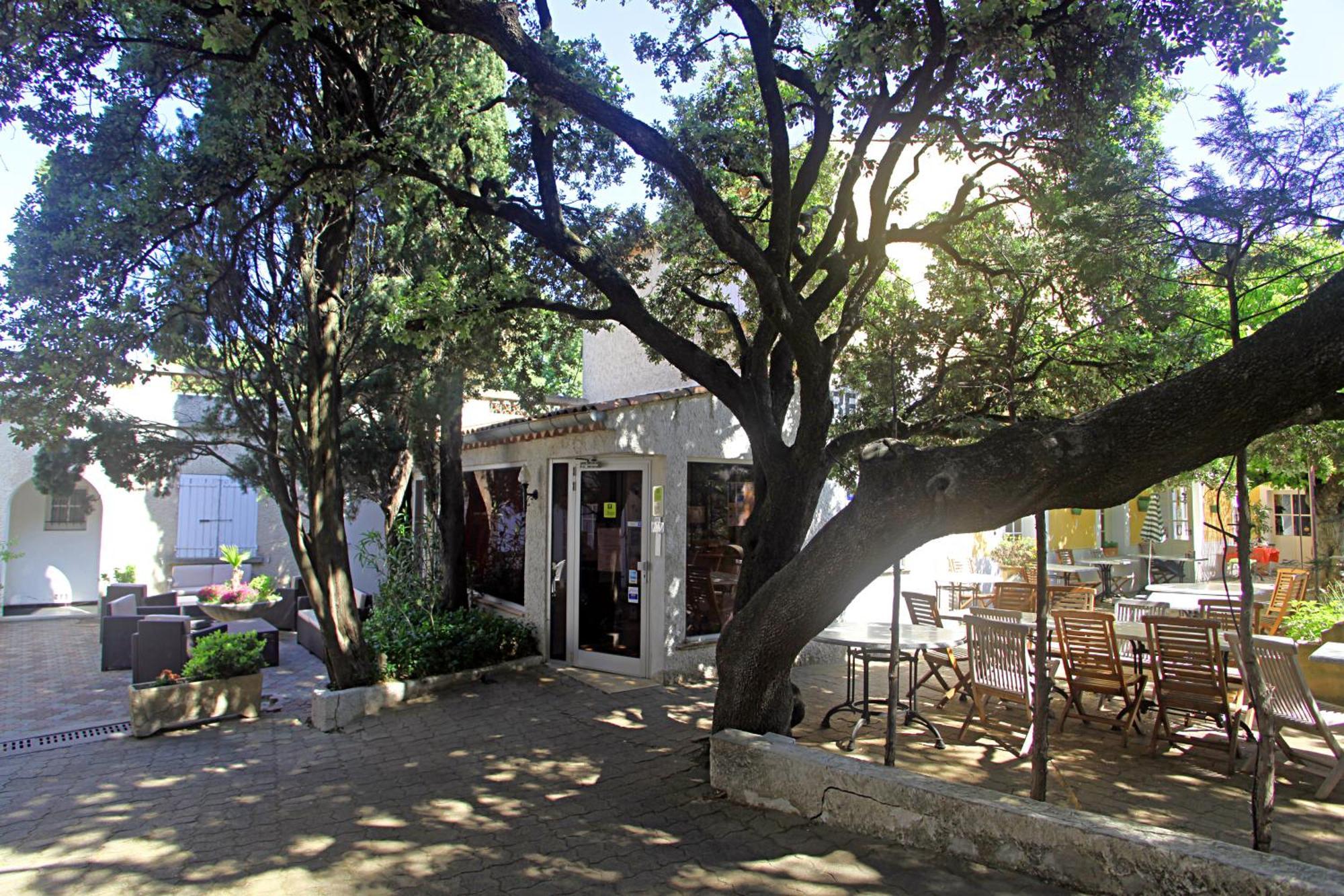 Le Petit Manoir Logis Hotell Les Angles  Exteriör bild